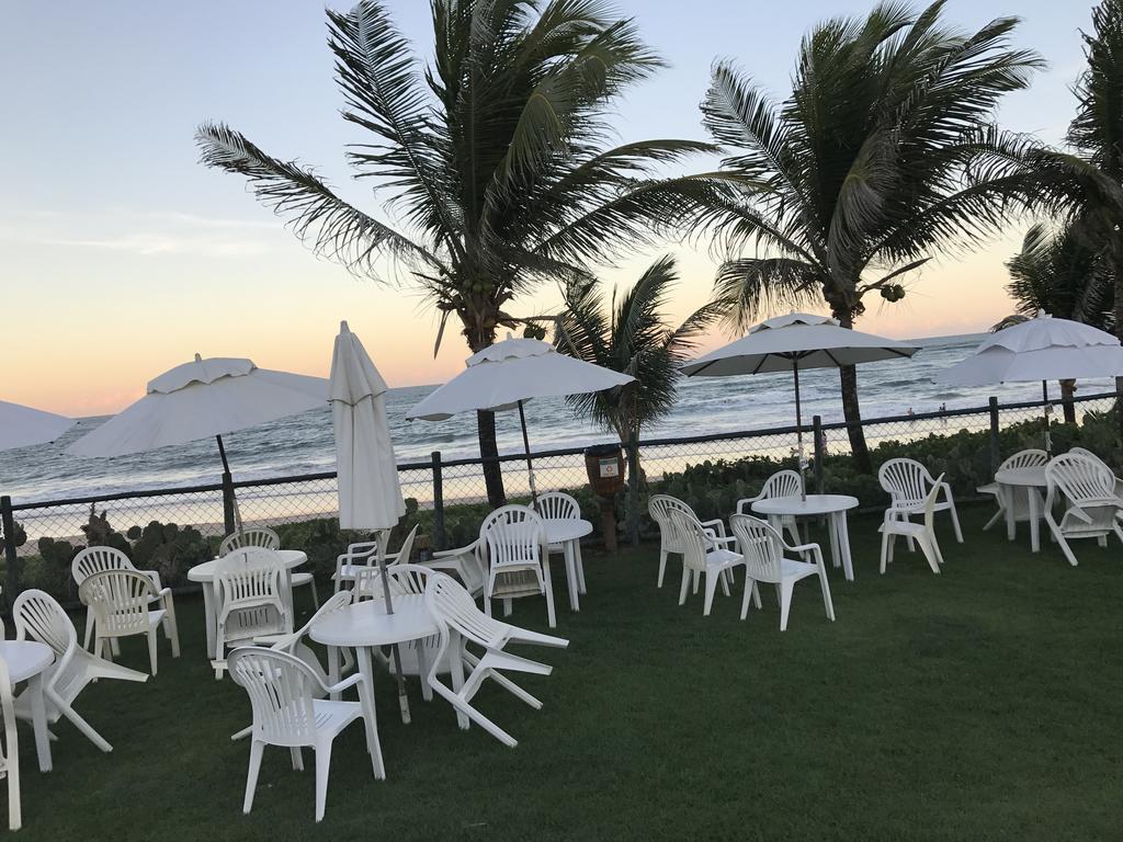 Flat Guarajuba Beira Da Praia Pe Na Areia Kültér fotó