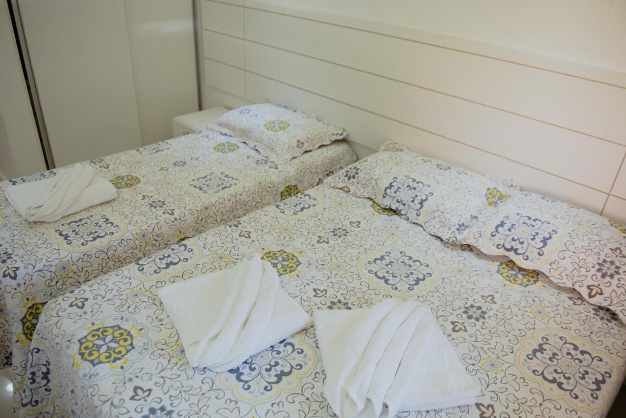 Flat Guarajuba Beira Da Praia Pe Na Areia Kültér fotó