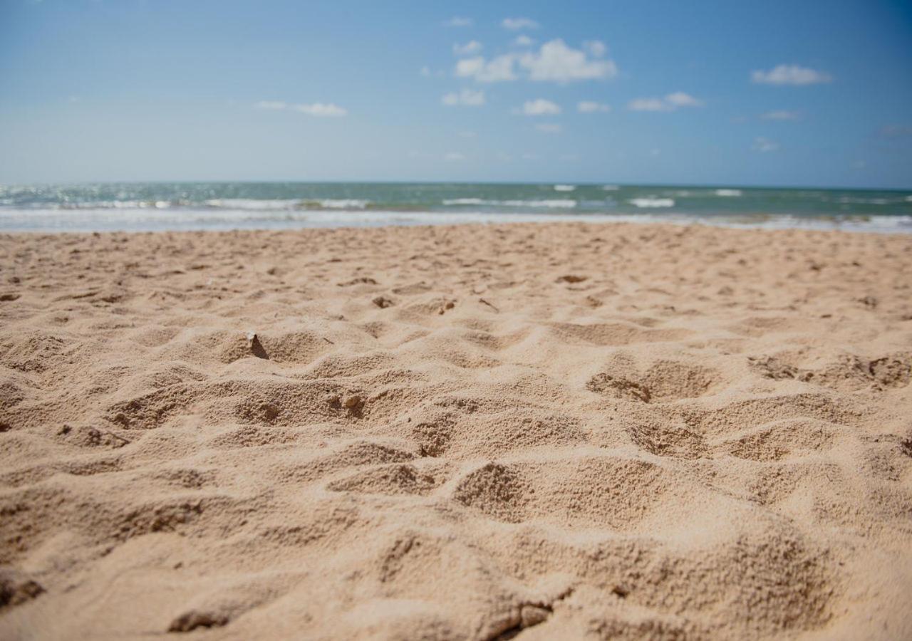 Flat Guarajuba Beira Da Praia Pe Na Areia Kültér fotó